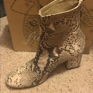 Free people leather snake boot Size 39.